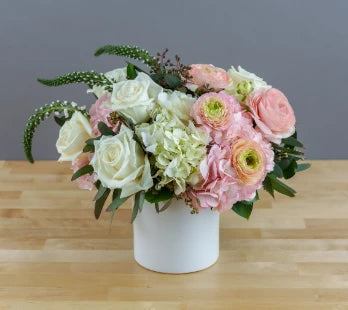 瀑布78 Delicate Cascade – flower arrangement | Chantilly, VA | Open