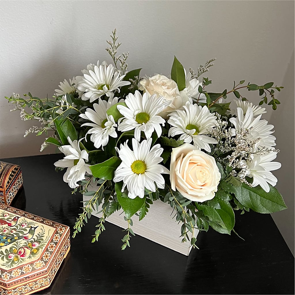 Fresh Linen Box Bouquet – Open Blooms Chantilly, Chantilly VA