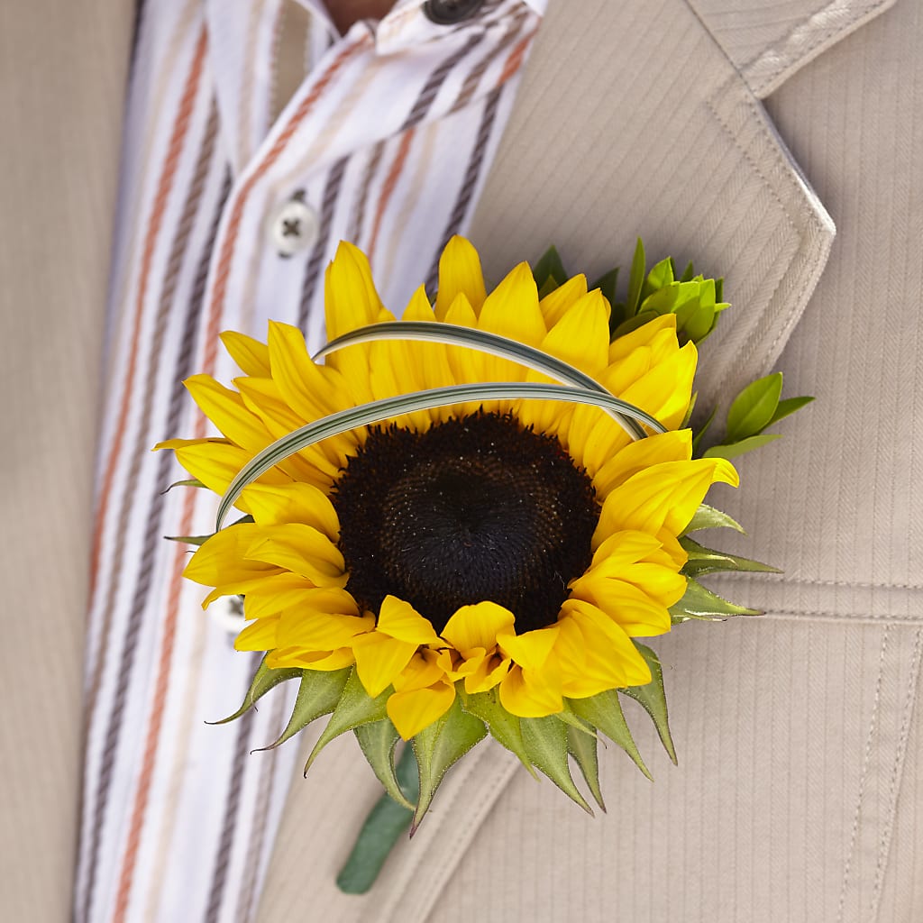 Free Spirit Boutonniere – Open Blooms Chantilly, Chantilly VA